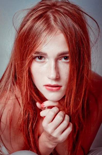  Kızıl saçlı kız Studio