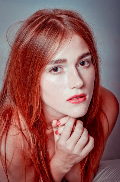  Kızıl saçlı kız Studio