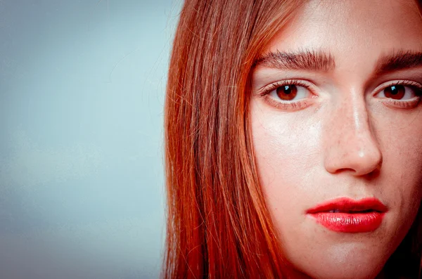  Kızıl saçlı kız Studio