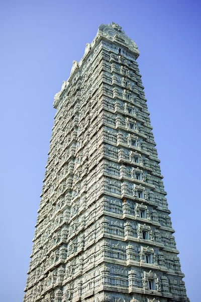 У Murdeshvare краю карнизу "" гопурам "" — стокове фото