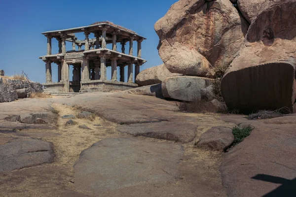 Hindistan antik bir tapınak kalıntıları