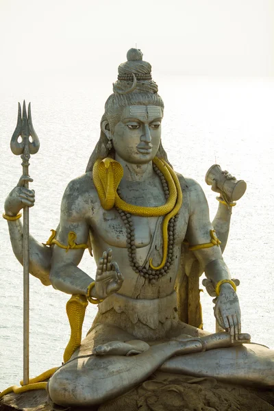 Estátua de Shiva enorme Fotos De Bancos De Imagens Sem Royalties