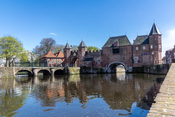 Amersfoort ortaçağ şehir duvar Koppelpoort ve Eem Nehri