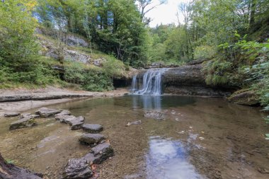 Muhteşem Cascades du Herisson, Herisson Şelaleleri Jura, Fransa