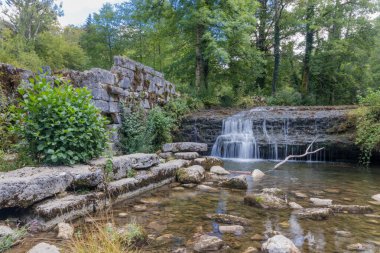 Muhteşem Cascades du Herisson, Herisson Şelaleleri Jura, Fransa