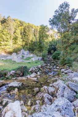 Jura Dağları 'ndan Frasnee Şelalesi