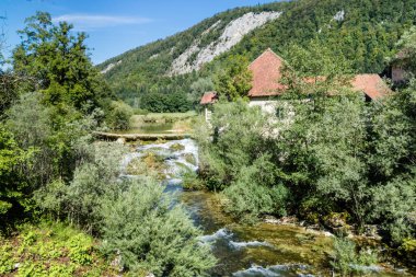 Pertes de L 'Ain, Losses of the Ain, Jura in France' ın yürüyüş şarkısı