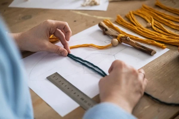 Урок Процес Створення Макраме Плетіння Ниток Рука Зроблена Робочий Простір Стокова Картинка