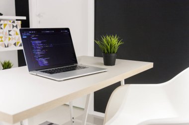 Minimalist dijital göçebe ev ofis çalışma alanı