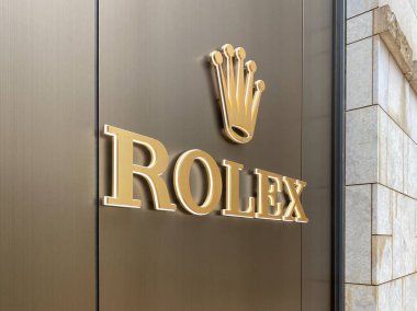 Tokyo, Japonya - 23 Kasım 2019: Tokyo Ginza bölgesinde Rolex mağaza tabelası.