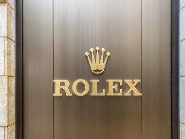 Tokyo, Japonya - 23 Kasım 2019: Tokyo Ginza bölgesinde Rolex mağaza tabelası.