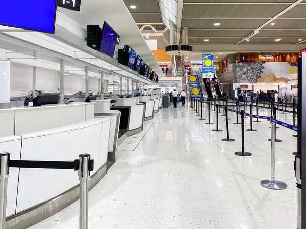 Tokyo, Japan - 24 November 2019: Deck Registration in Haneda Tokyo International Airport — Stock Photo, Image