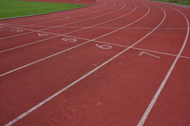 boş kırmızı pist çalışan stadyum.