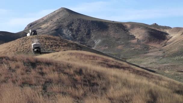 Στα Βουνά Της Κριμαίας Βόλτα Αυτοκίνητο Στο Βουνό Koktebel Έρημο — Αρχείο Βίντεο