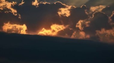 hızlandırılmış gökyüzü, yaz güneşi, bulutlar ve güneş