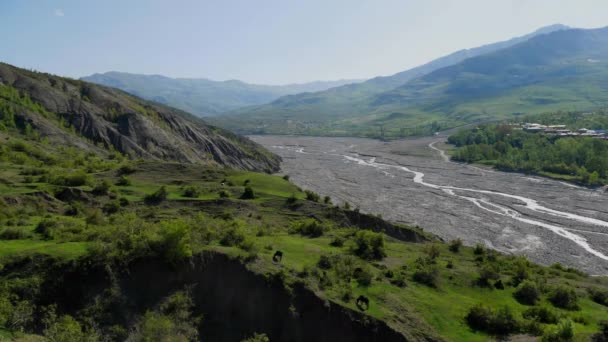 Lapso de tiempo Montañas de Azerbaiyán, el Mar Caspio, Bakú, barcos en el Mar Caspio, el río en las montañas — Vídeos de Stock