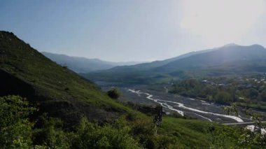 hızlandırılmış Azerbaycan dağlar, Hazar Denizi, Bakü, gemi Hazar Denizi'nde nehrin dağlarda