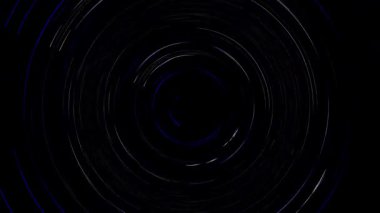 Hipnotik dönen girdap canlı beyaz ve mavi ışık yollarıyla