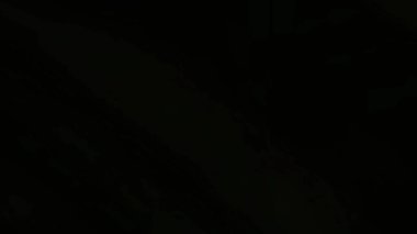 Gün batımında dingin dağ gölü