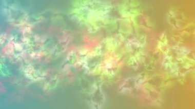 Güzel pastel renkli bulut oluşumu rüya gibi bir atmosfer yaratır.