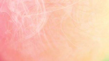 Pembe turuncu sarı renklere sahip yumuşak pastel eğimli arka plan, yaratıcı tasarımlar için mükemmel.