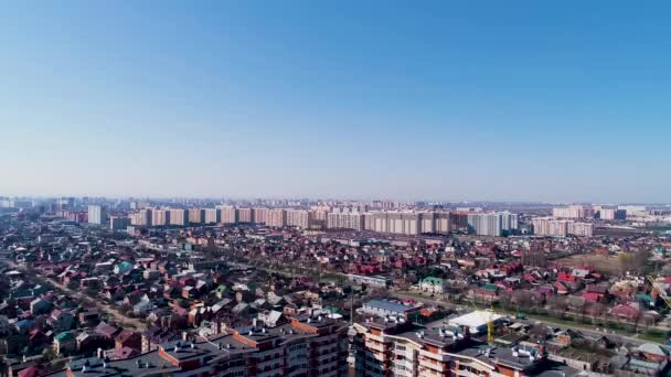 The view from the height of bird flight. Drone flight footage of city blocks multistory buildings and panoramas — Stock Video