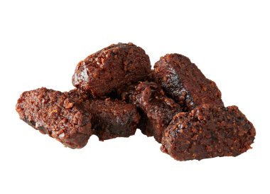 Çikolatalı pasta kesme yolu ile izole edilmiş beyaz arkaplanı keser