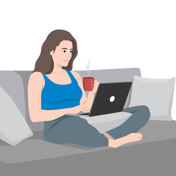 Женщина работает на ноутбуке дома с кофе на диване. Лат-векторная иллюстрация на белом фоне