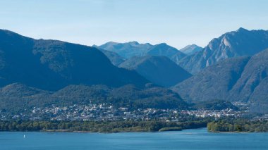 Panoramik dağ gölü