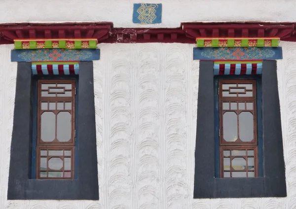 Lhasa, Tibet Tibet tasarımlı rengarenk ve geleneksel Windows.