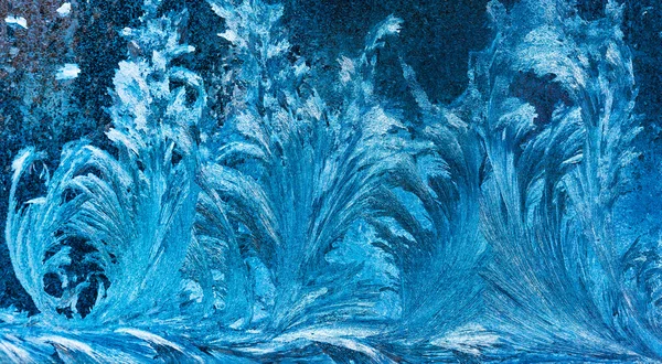 Frosty patroon op vensterglas — Stockfoto