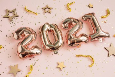 Yeni yıl ve yeni yıl 2021 kutlama konsepti. Folyo balonları