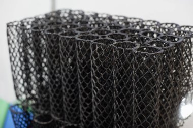 Endüstriyel su filtresi, ağ filtresi elemanı, siyah.