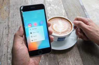 Chiang Mai, Tayland - Temmuz 07,2016: Apple iphone 6s bir adam tutar