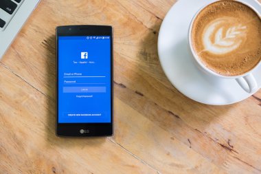 Chiangmai, Tayland - 19 Haziran 2015: Facebook bir online socia olduğunu