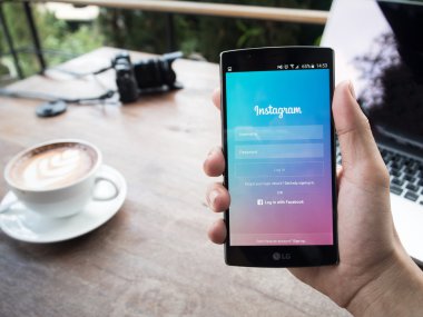 Chiang Mai, Tayland - 05 Mayıs 2016: Lg G4 kullanarak instagram uygulaması ekran ala. Instagram en büyük ve en popüler fotoğraf sosyal ağ.