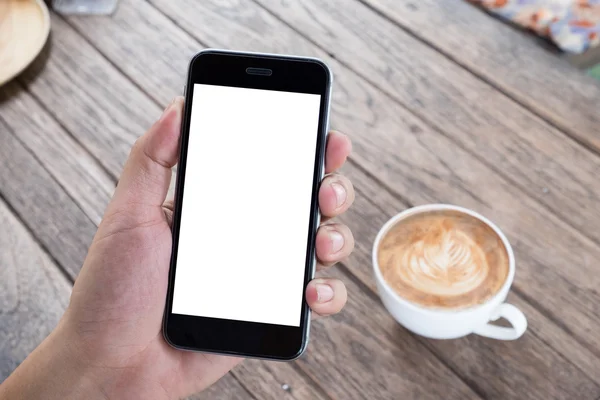 Akıllı telefonu boş cep telefonu ve kahve fincanı olan bir adamı kapat. Boş ekranlı bir market telefonu ve akıllı telefondan mesajlarınızı ekleyebilirsiniz.. — Stok fotoğraf