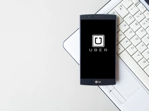 Chiang Mai,Tayland - 01 Mayıs 2016: Uber mobil uygulamaları. Uber - San Francisco Şirketi, arama, arama ve taksi veya özel sürücüleri ödeme için kendi adını taşıyan mobil uygulama altında kurulan.