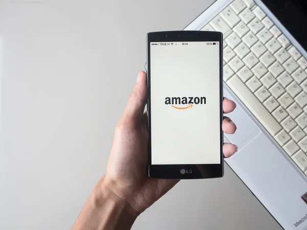 Τσιάνγκ Μάι, Ταϊλάνδη-01 Μαΐου 2016: στιγμιότυπο οθόνης Amazon εφαρμογή χρησιμοποιώντας το LG t. Η Amazon είναι μια Αμερικανική Διεθνής εταιρεία ηλεκτρονικού εμπορίου. — Φωτογραφία Αρχείου