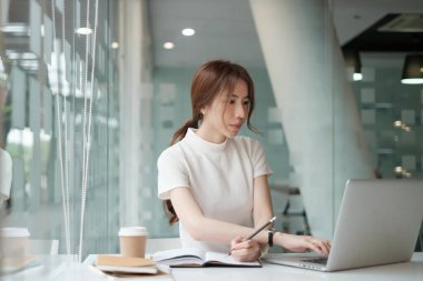 Fon yöneticileri, müşteriye açıklamadan önce fon sıralamasının ilginç olduğunu belirttiler.