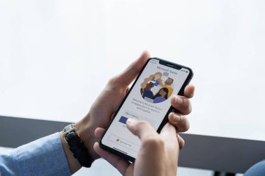 CHIANG MAI, THAILAND - 14 HAZİRAN 2021: Microsoft Takımı, iş yerinde sürekli sohbeti birleştiren bir platformdur.