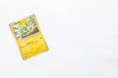 Bradford, UK Nov 20 2025 Japonya 'nın popüler kartından Electrike Pokmon beyaz bir arka planda çekilmiş..