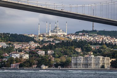 Ortaklık Meydanı 'ndan Camlica Camii ve Boğaz manzarası