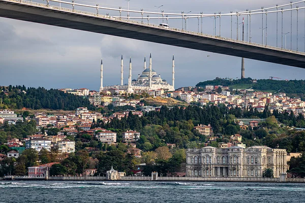 Blick Auf Die Camlica Moschee Und Den Bosporus Vom Ortaky — Stockfoto