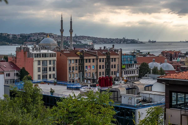 2020年10月19日 土耳其伊斯坦布尔Besiktas Ortakoy广场和Ortakoy清真寺 — 图库照片