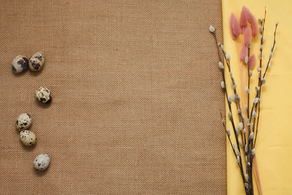  Paskalya willow ve masaya çiçek