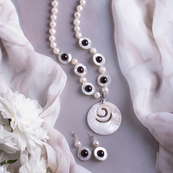 Doğal taşlar takı