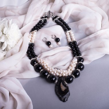 Doğal taşlar takı