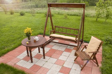 kır evi, önünde alanda veranda