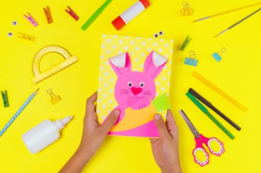 DIY ve çocukların yaratıcılığı. Adım adım: Tavşan ve havuçlu bir Paskalya kartı yap. Çocuklar el yapımı Paskalya gemisi. Üst Görünüm Adım 4